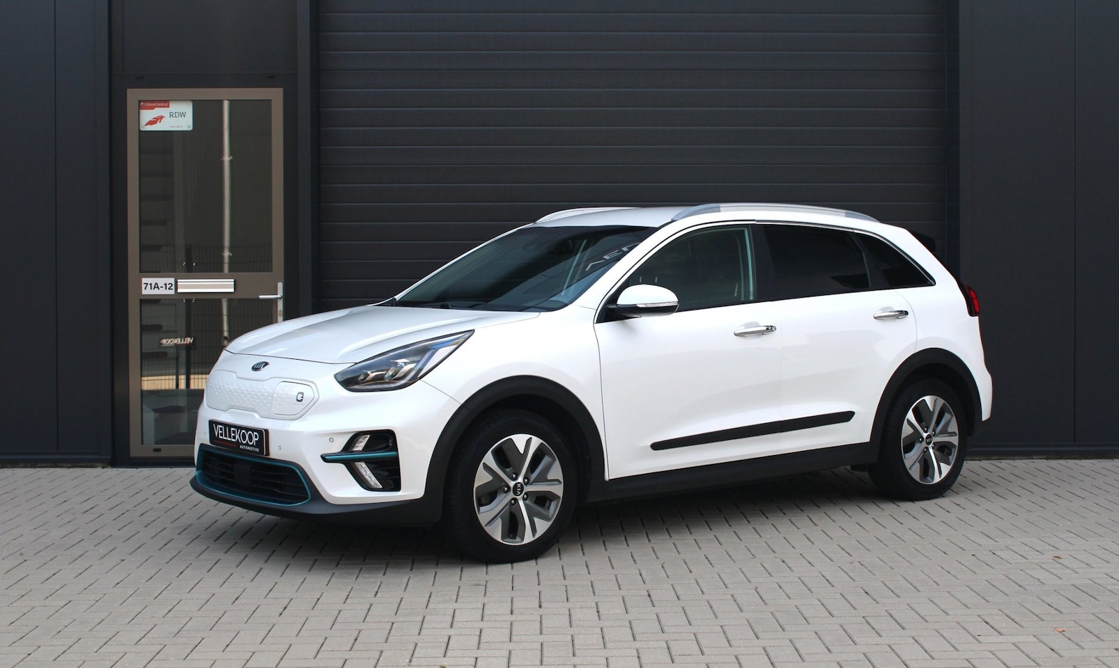 Kia e-Niro - ExecutiveLine 64 kWh | Warmtepomp | 3 Fase | Adaptive Cruise | Stoelventilatie | Leder | C - AutoWereld.nl