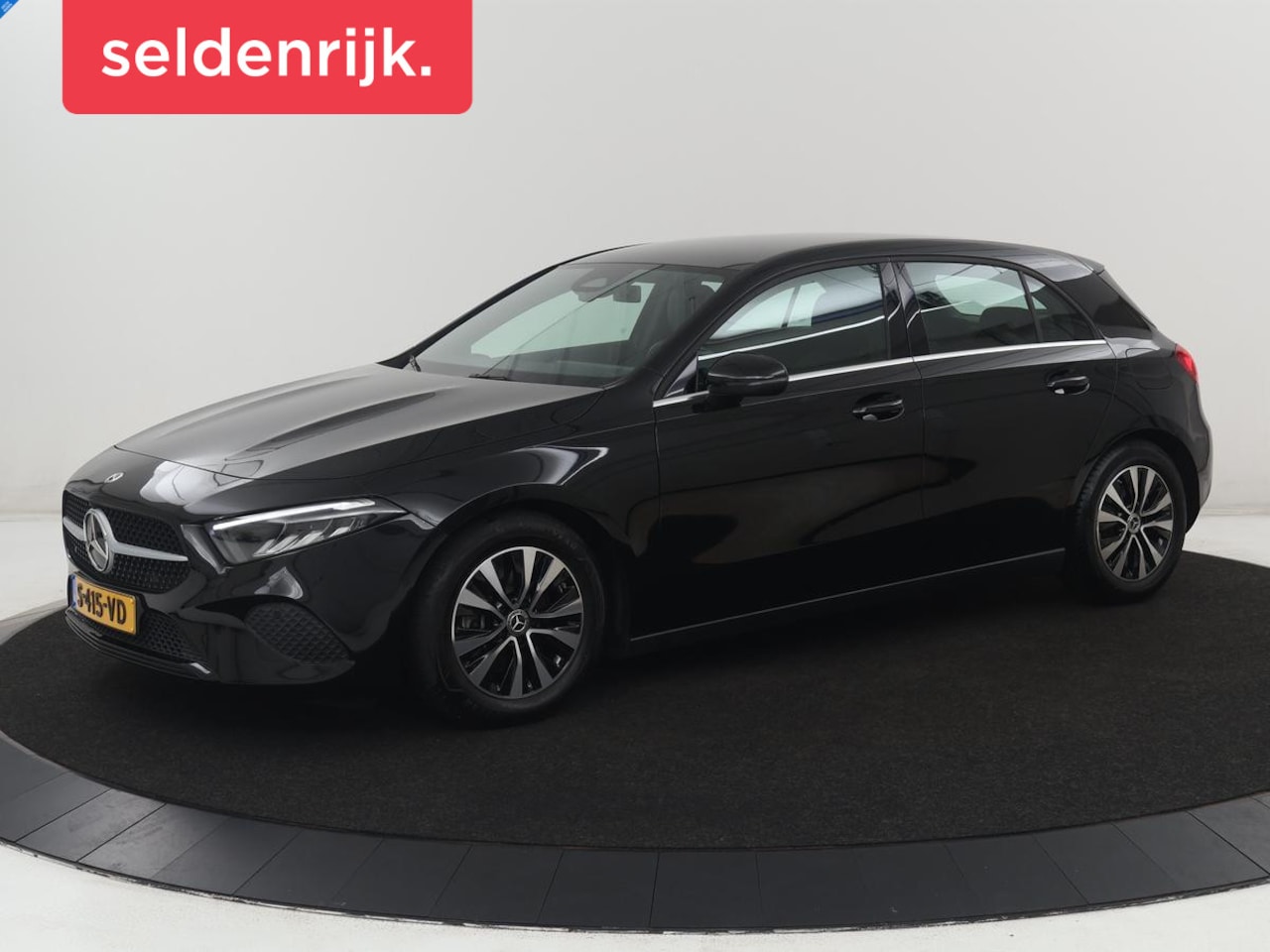 Mercedes-Benz A-klasse - 180 Business Line | Half Leder | Stoelverwarming | Adaptive cruise | Camera | Park assist - AutoWereld.nl
