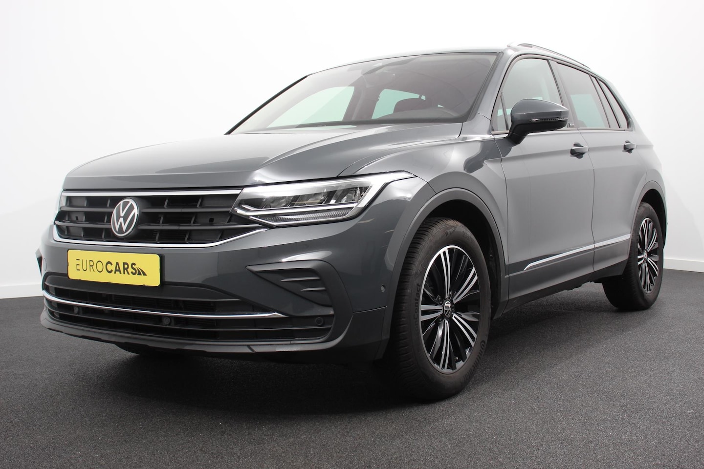 Volkswagen Tiguan - 1.5 TSI DSG Active Navigatie Climate Control Adaptive Cruise Camera Control Led Dab Stoelv - AutoWereld.nl