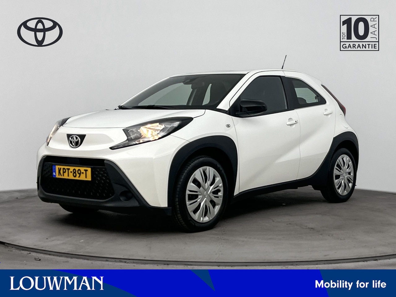 Toyota Aygo X - 1.0 VVT-i S-CVT Play | Stoelverwarming | Climate Control | Achteruitrijcamera | Onderweg-n - AutoWereld.nl