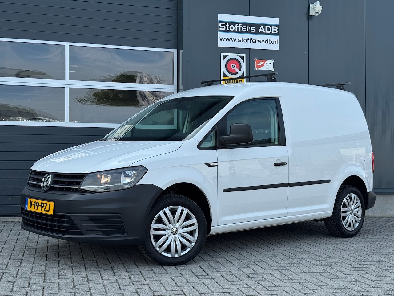 Volkswagen Caddy - 1.6 TDI 102pk Comfortline | Trekhaak | Navi | Airco auto | Cruise | Bluetooth | PDC | Schu - AutoWereld.nl