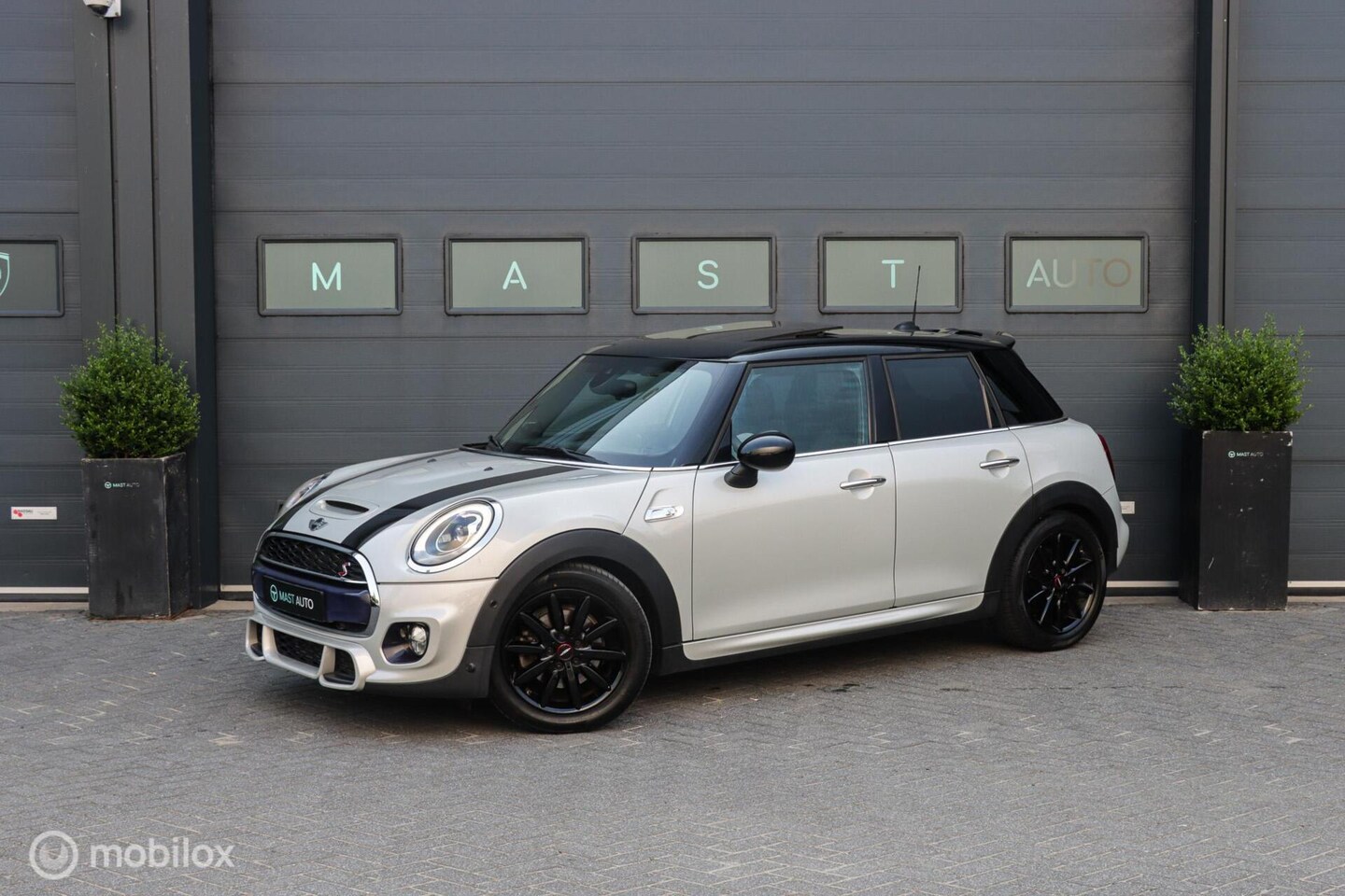 MINI 5-Deurs - 2.0 Cooper S Chili|JCW|PANO|H&K|HUD|CAMERA|NAP - AutoWereld.nl