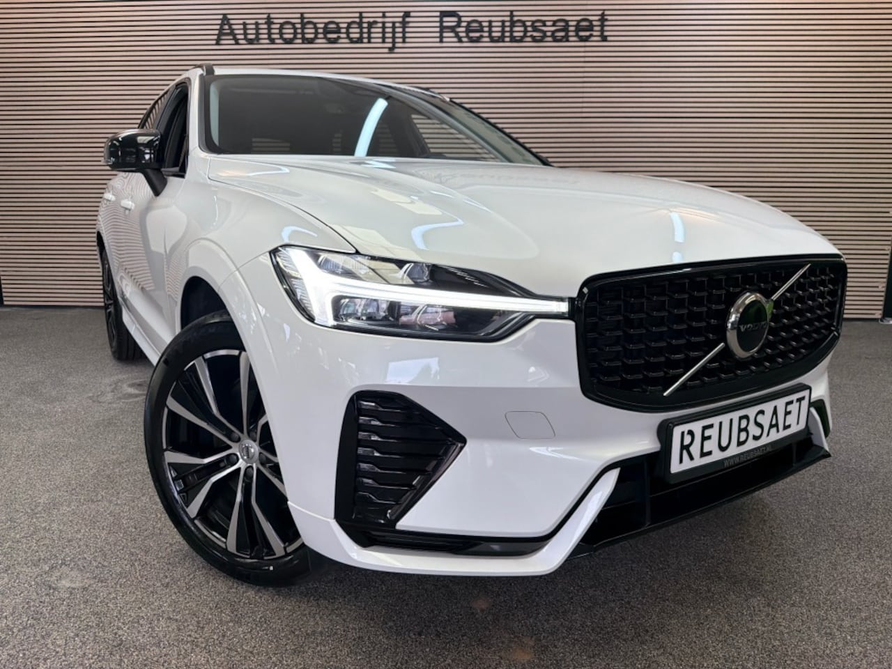 Volvo XC60 - B4 Plus Dark Memory CarPlay Navi Camera 1Ste Eigenaar Incl 12Mnd Garantie - AutoWereld.nl