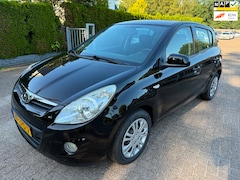 Hyundai i20 - 1.4i 5-DRS DynamicVersion Airco NAP