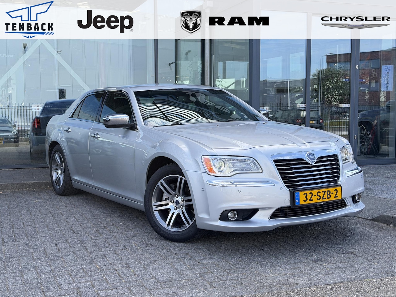 Lancia Thema - 3.6 V6 Platinum | NAP | 2 de eigenaar | Dubbele velgenset - AutoWereld.nl
