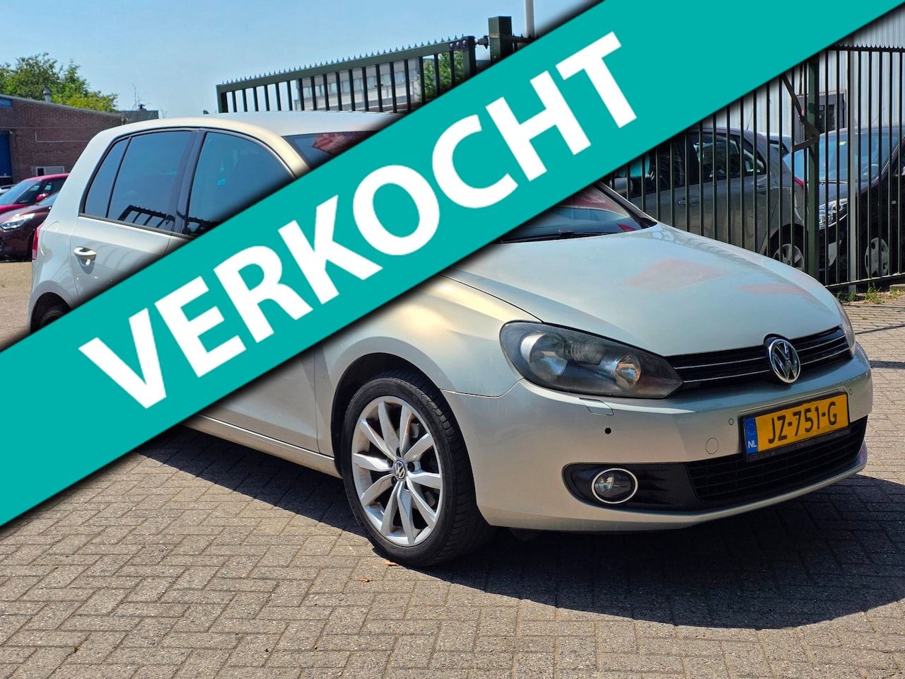 Volkswagen Golf - 1.2 TSI Highline BlueMotion 1e eigenaar Airco navigatie cruis control parkeer sensor - AutoWereld.nl
