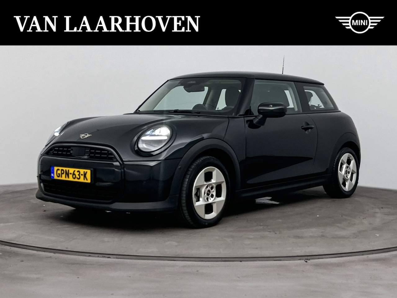 MINI 3-Deurs - Hatchback Cooper C Essential Automaat / LED / Parking Assistant / Driving Assistant - AutoWereld.nl