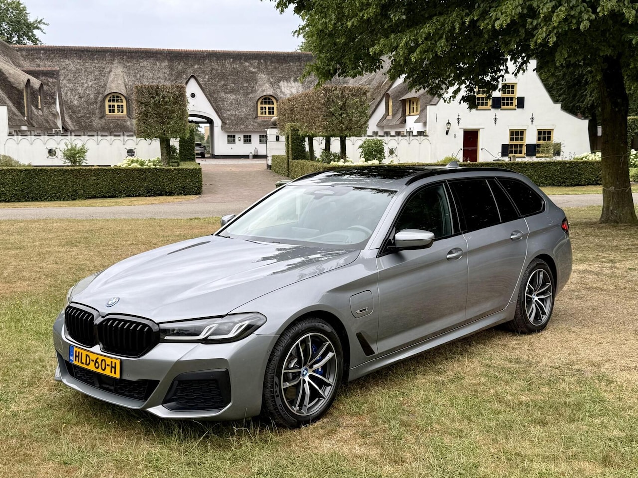 BMW 5-serie Touring - 530e M-sport - AutoWereld.nl