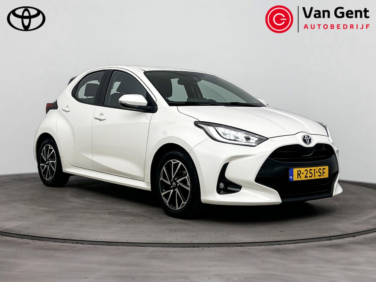 Toyota Yaris - 1.5 Hybrid Dynamic | Apple Carplay / Android Auto | Keyless | Adaptive Cruise | Clima | Ca - AutoWereld.nl