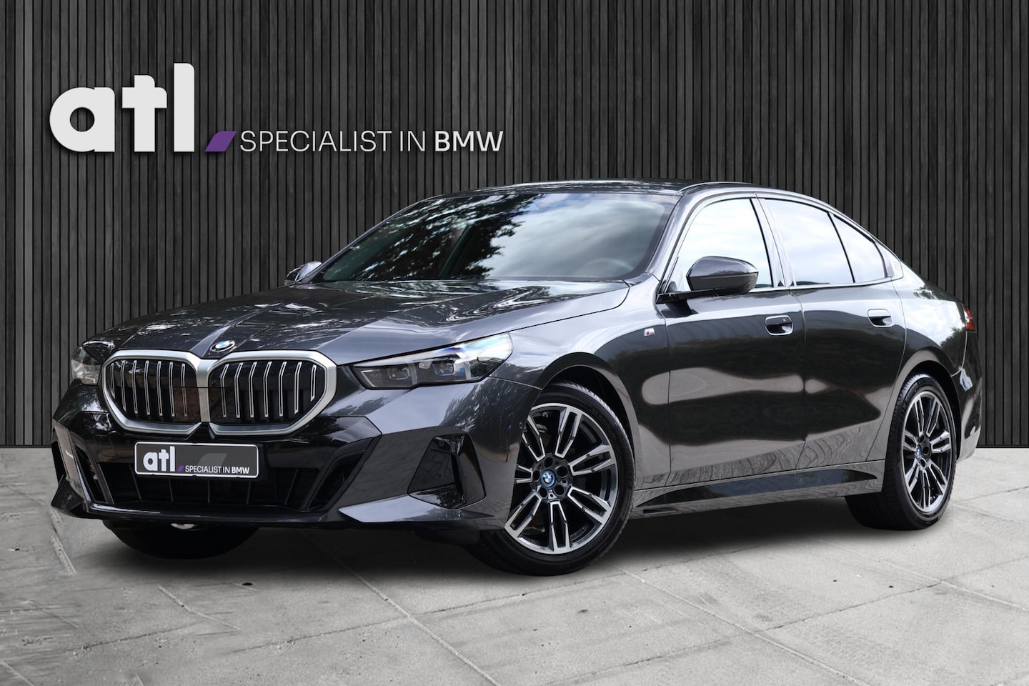 BMW 5-serie - 520i M-Sport | HUD | H&K | Drive Ass Plus | Memory | 360 | Stoelventilatie | Stoelverwarm - AutoWereld.nl