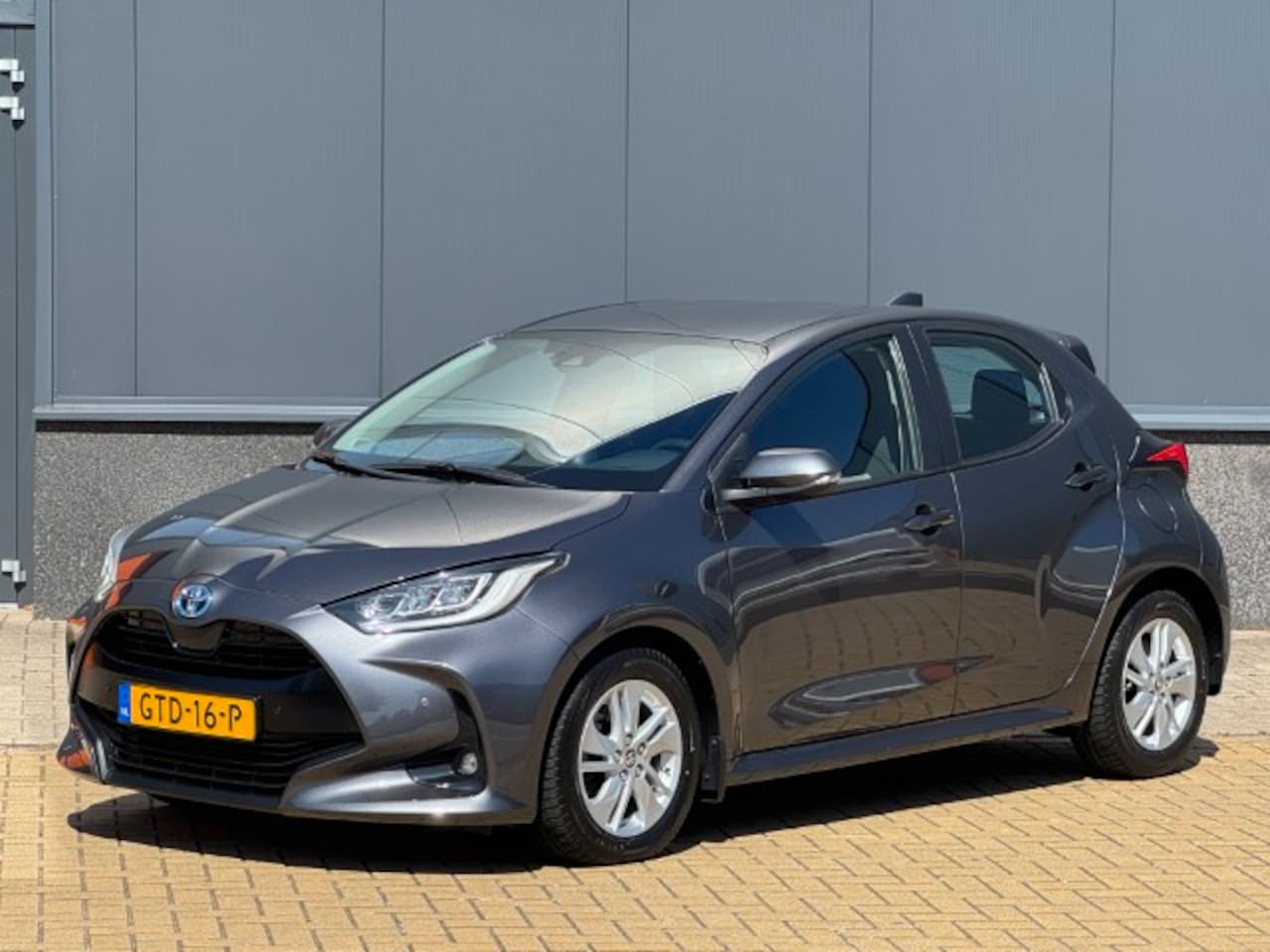 Toyota Yaris - 1.5 Hybrid Active Camera, stoelverw - AutoWereld.nl