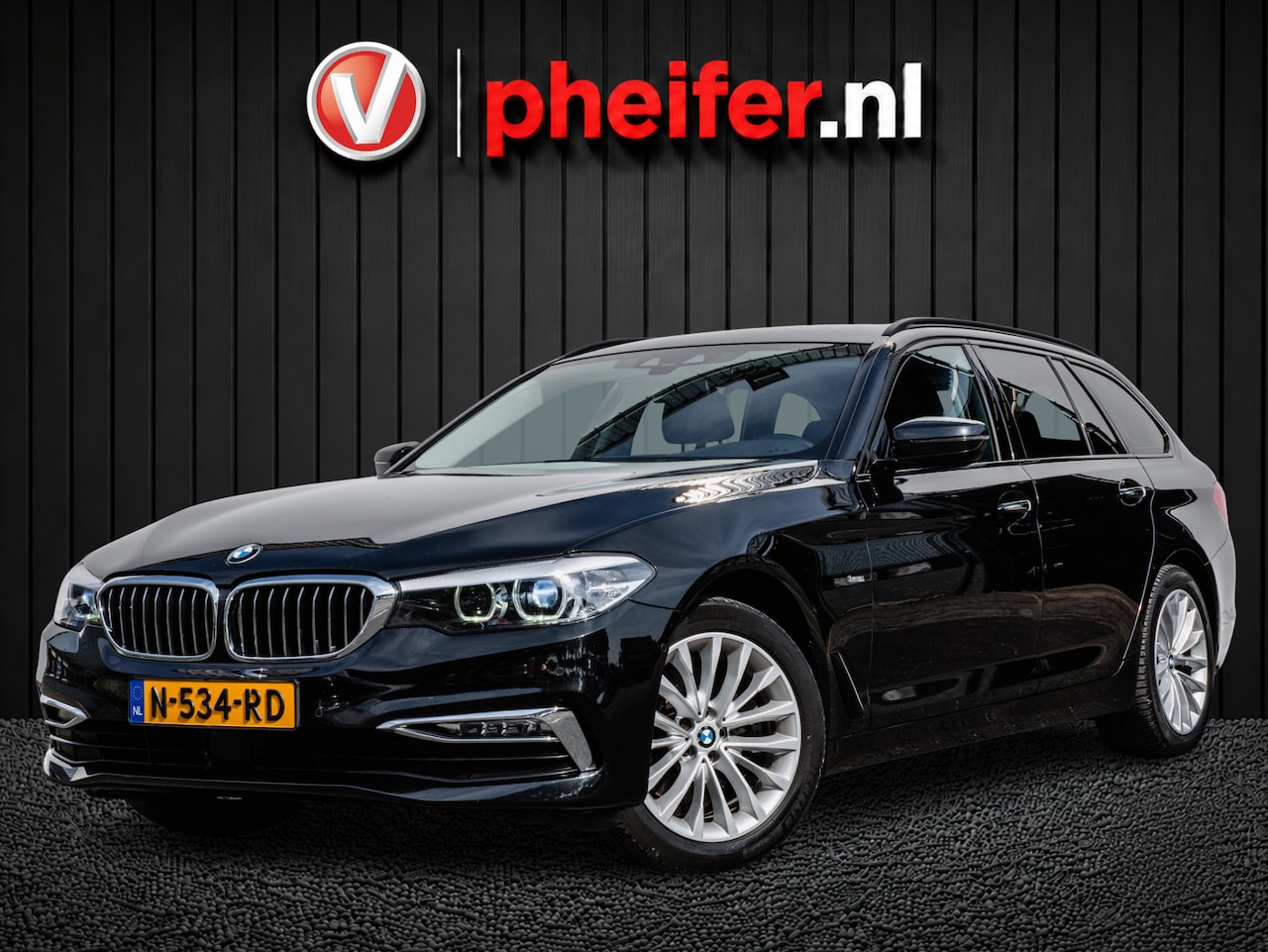 BMW 5-serie Touring - 520d High Executive Luxury line Lederen int./ Camera/ Sfeerverlichting/ Stuur+stoelverwarm - AutoWereld.nl