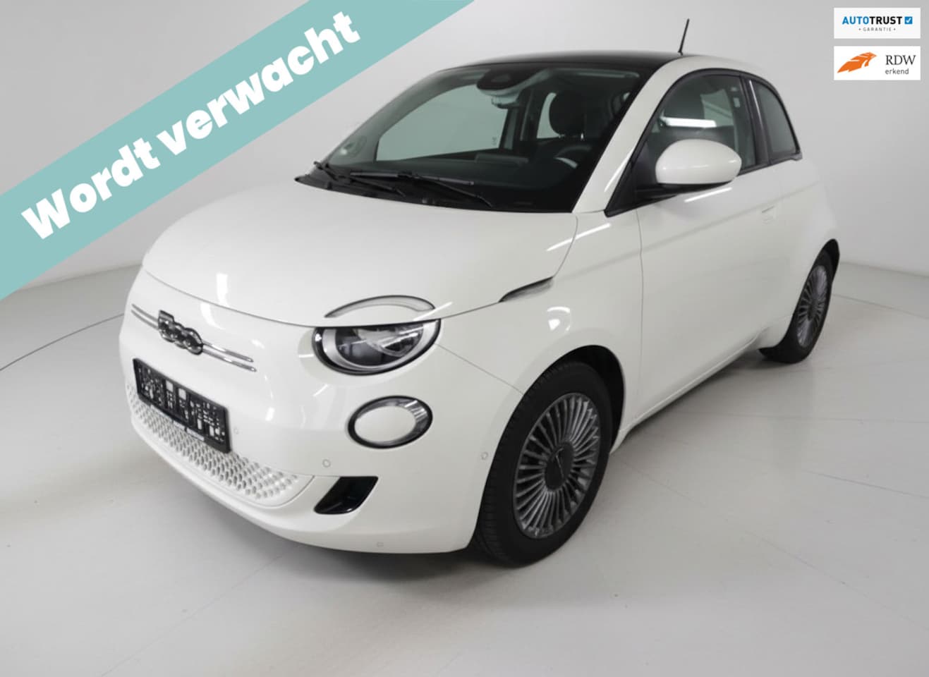 Fiat 500 - Urban 42 kWh|Automaat|Navi|UConnect|360 Camera|Stoelverwarming|Dodehoek - AutoWereld.nl
