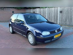 Volkswagen Golf - 1.6
