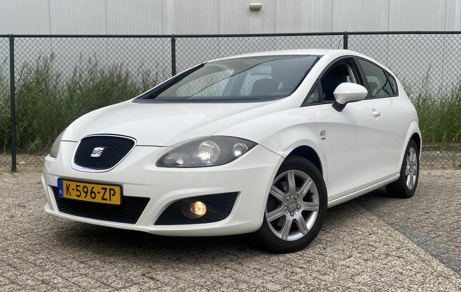 SEAT Leon - 1.4 TSI Active Style | Navigatie | Trekhaak | APK = 14-4-2027 | - AutoWereld.nl