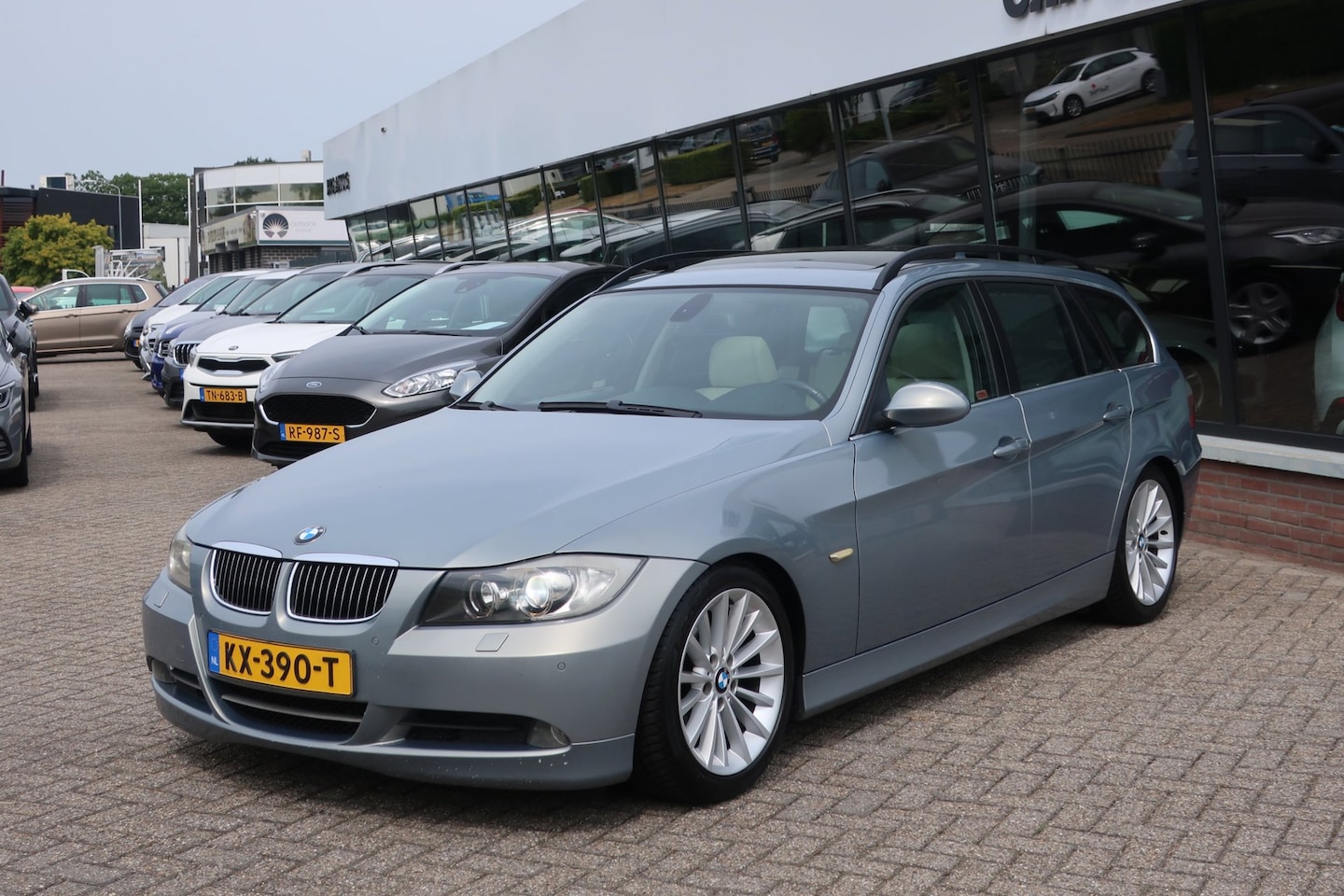 BMW 3-serie Touring - 325i Dynamic Executive. PDC_Pano_Xenon_18inch_GrootNavi. - AutoWereld.nl