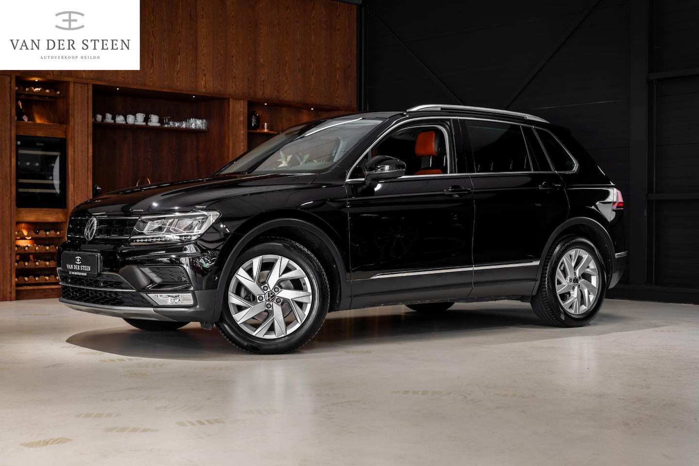 Volkswagen Tiguan - 2.0 TDI Highline Leder | Virtueel Cockpit - AutoWereld.nl