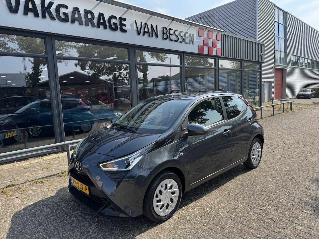 Toyota Aygo - 1.0 VVT-i x-play AIRCO-CAMERA-5DRS - AutoWereld.nl