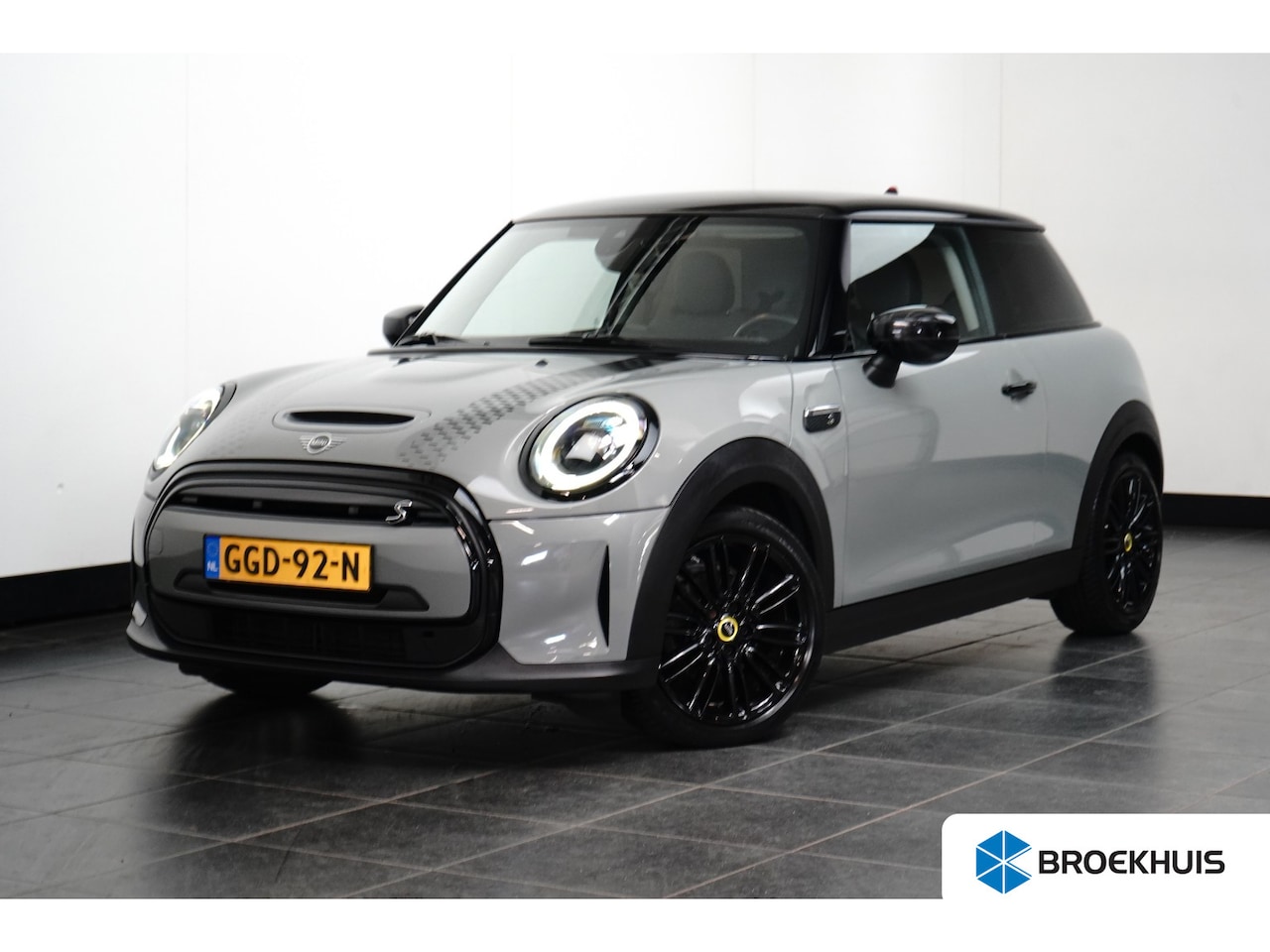 MINI Electric - Yours 33 kWh | Apple Carplay/Android Auto | Stoelverwarming | ACC | Keyless Start | FULL L - AutoWereld.nl