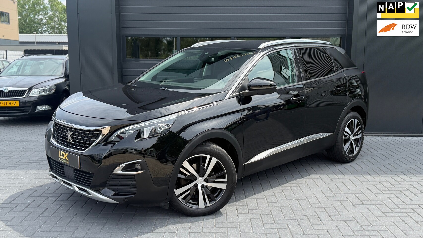 Peugeot 3008 - 1.2 PureTech Allure Airco|Carplay|Keyless|Distributie vervangen|Camera - AutoWereld.nl