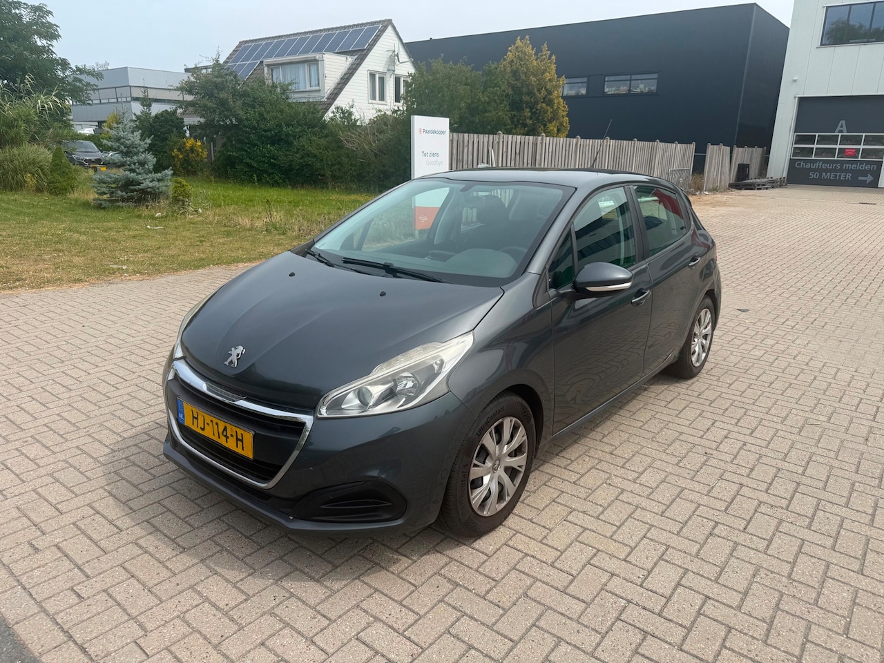 Peugeot 208 - 1.6 BlueHDi Active CLIMA NAVIGATIE GRIJS 2015 - AutoWereld.nl