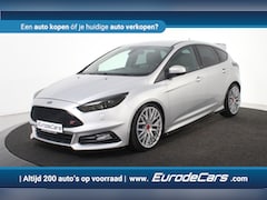 Ford Focus - 2.0 EcoBoost ST-3 *Recaro*Navigatie*DAB*Preformance