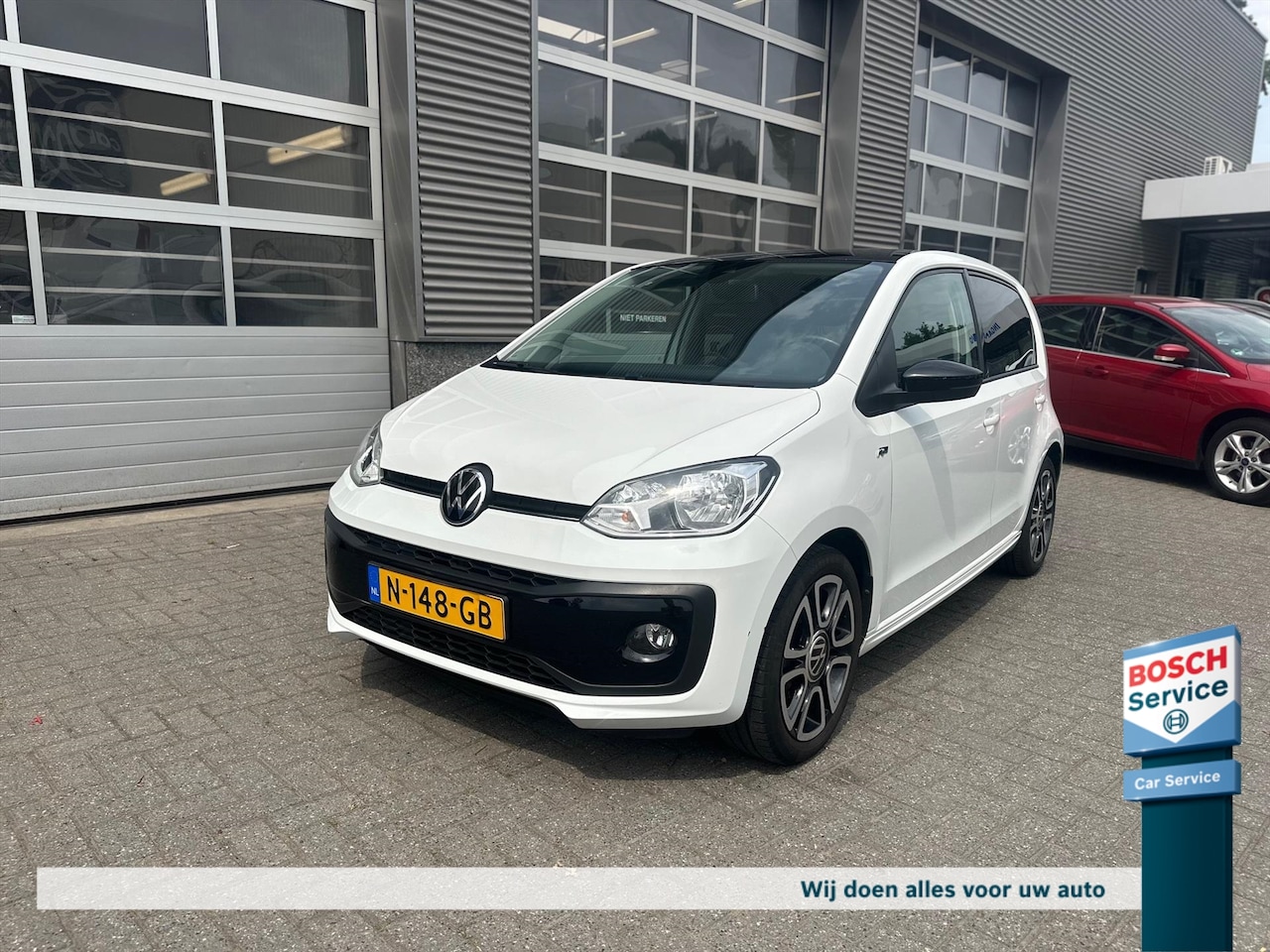 Volkswagen Up! - 1.0 MPI 65PK R-line,camera,carplay, enz - AutoWereld.nl