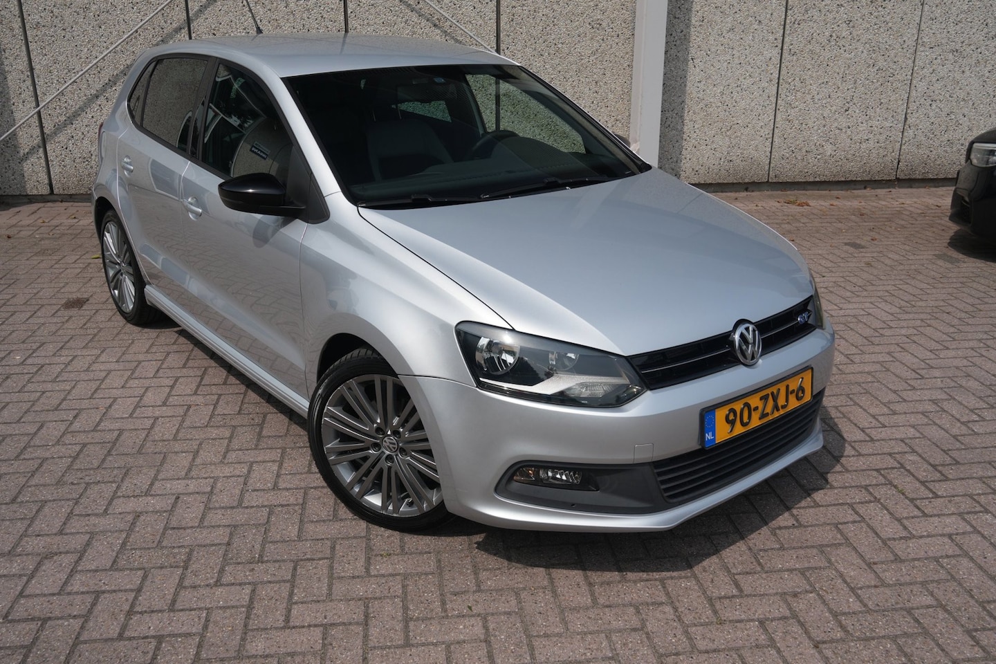 Volkswagen Polo - 1.4 TSI BlueGT Spec uitv.,Automaat, NL auto, Trekhaak, Onderhoud gehad, APK, IJskoude airc - AutoWereld.nl