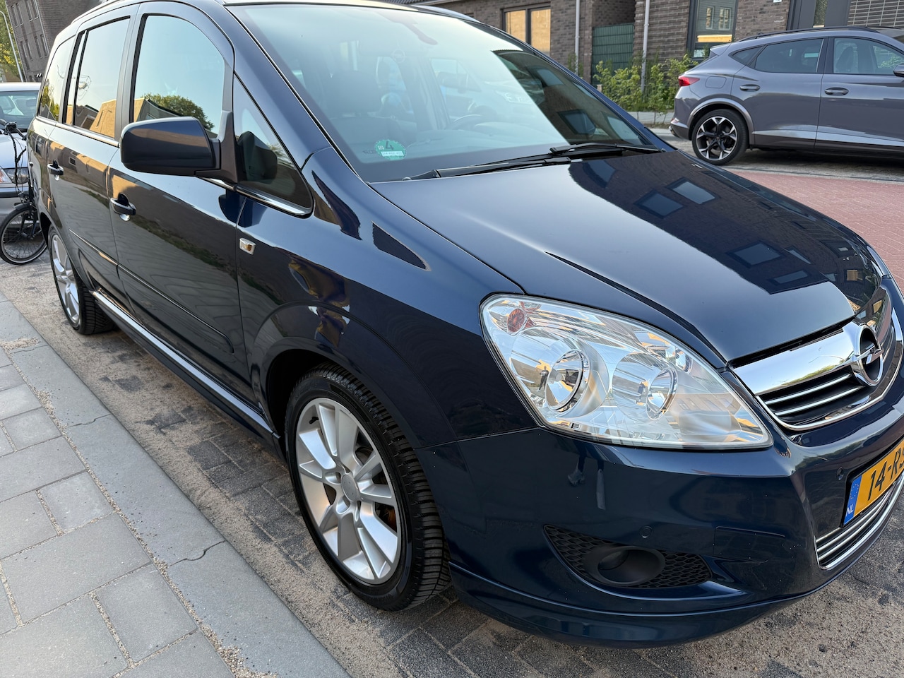 Opel Zafira - 1.8 Cosmo OPC Line - AutoWereld.nl