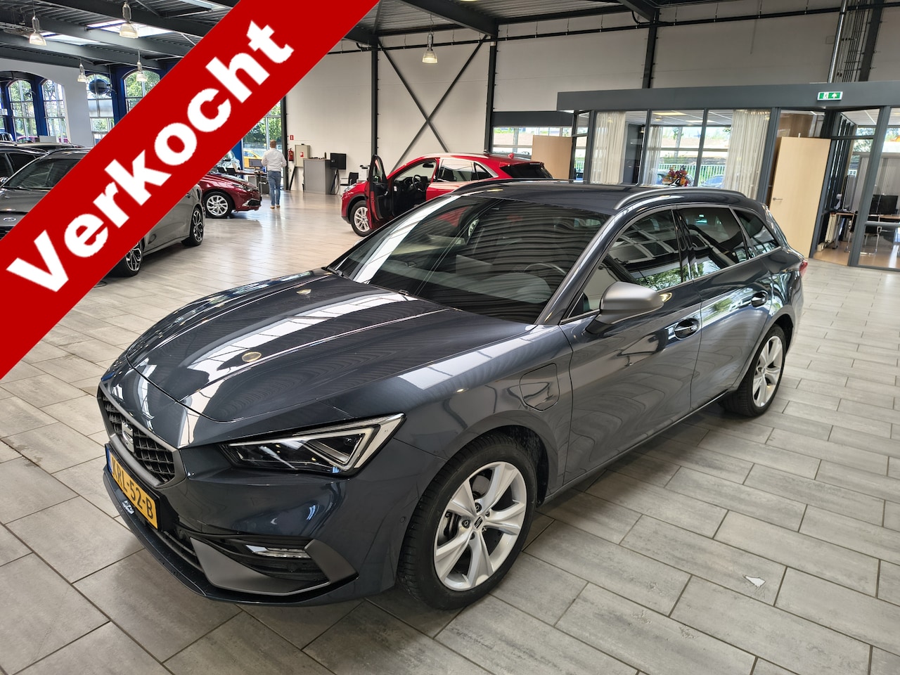 SEAT Leon Sportstourer - 1.5 TSI e-Hybrid 204pk FR Business | Trekhaak | Stoel- en stuurwiel verwarming | Adapt. Cr - AutoWereld.nl