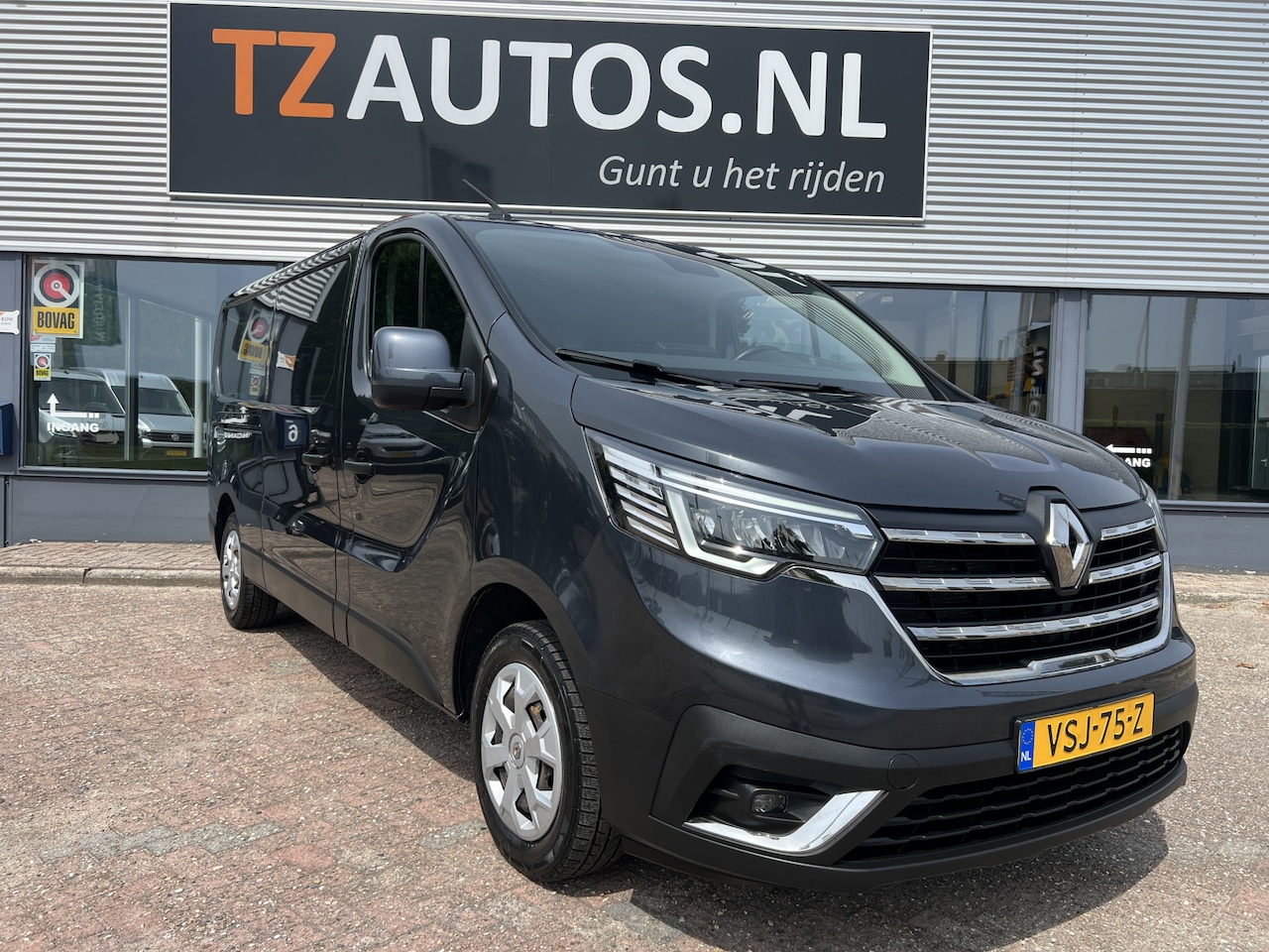 Renault Trafic - 2.0 dCi 130 T30 L2H1 Work Edition - AutoWereld.nl