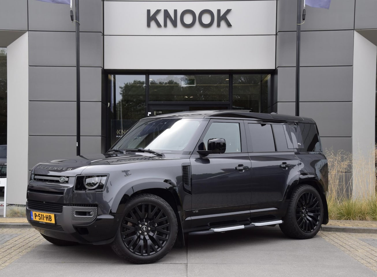 Land Rover Defender 110 - P525 110 V8 - AutoWereld.nl