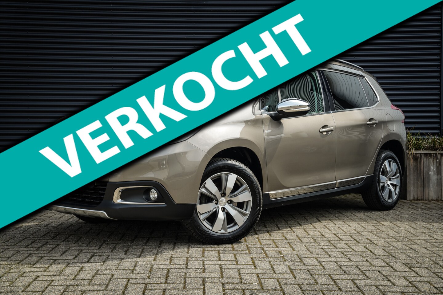Peugeot 2008 - 1.2 Allure Automaat | 1e Eig. | Panoramadak | ECC | Navigatie | CC | Metallic Lak | PDC | - AutoWereld.nl