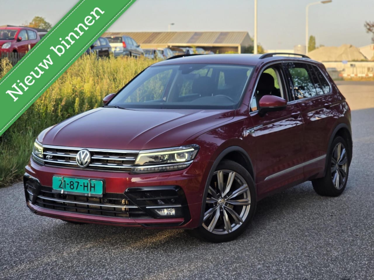 Volkswagen Tiguan - R-Line 2.0 TSI 4Motion DSG Unieke Km-stand - AutoWereld.nl