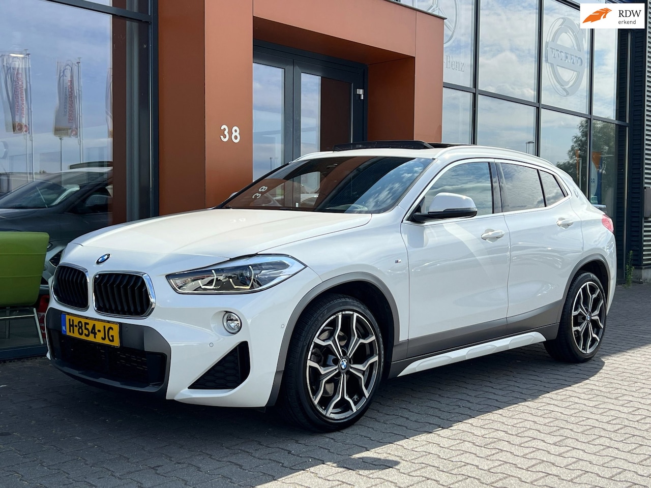 BMW X2 - SDrive20i automaat M-pakket|Pano|Leer|Leer|Navi|PDC - AutoWereld.nl