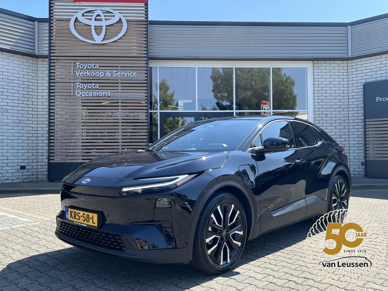 Toyota C-HR - FIRST EDITION 77KWH NIEUW EN DIRECT LEVERBAAR!! 20'' LM-VELGEN WARMTEPOMP KEYLESS EL-ACHTE - AutoWereld.nl