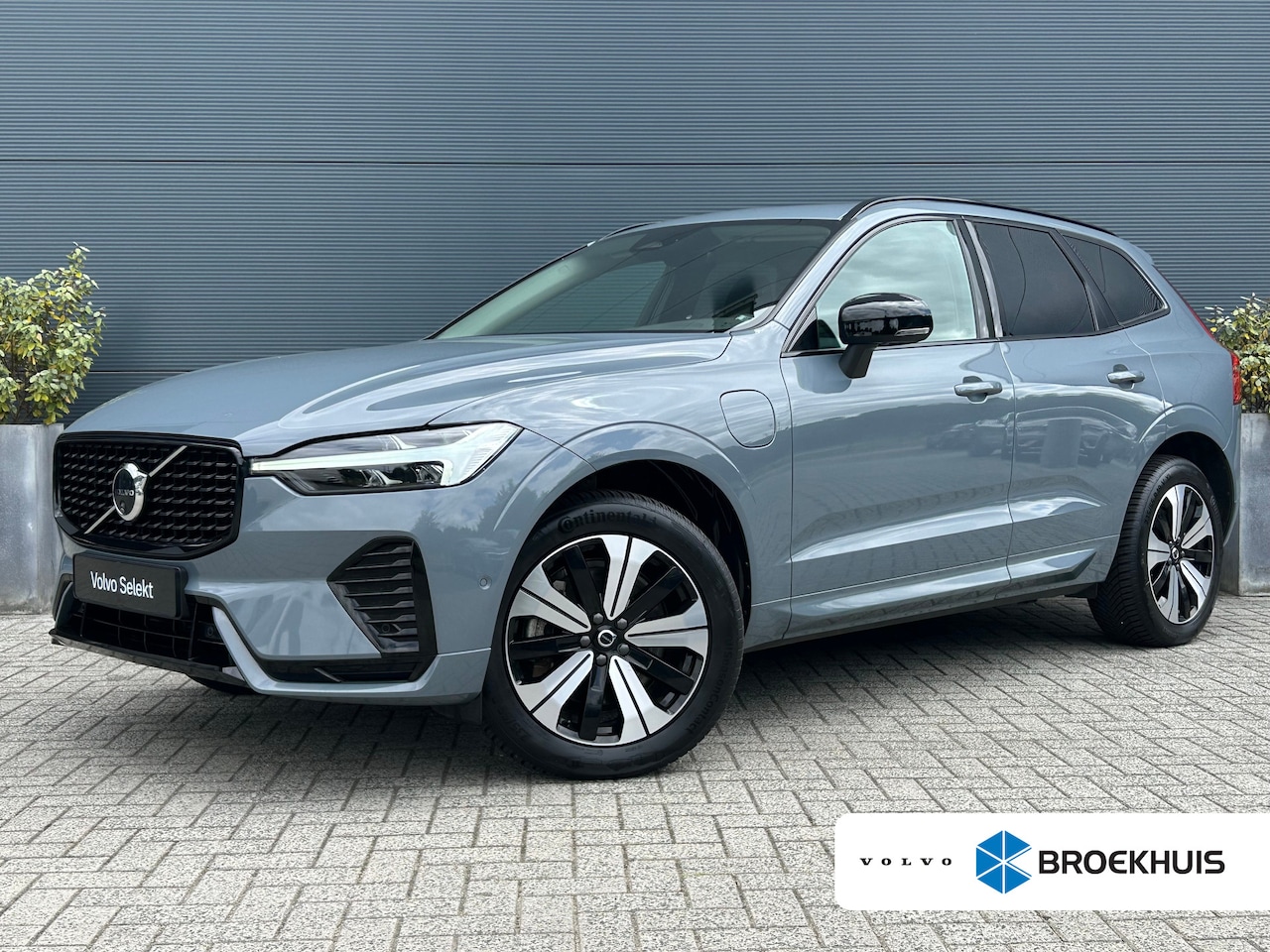Volvo XC60 - 2.0 T6 Plug-in hybrid AWD Plus Dark | Panoramadak | Harman/Kardon | Trekhaak | 360 Camera - AutoWereld.nl
