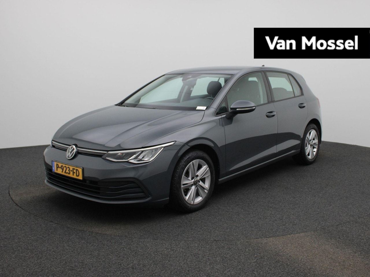 Volkswagen Golf - 1.5 TSI Life 131 PK | Stoelverwarming | Stuurwielverwarming | Parkeersensoren | Apple CarP - AutoWereld.nl