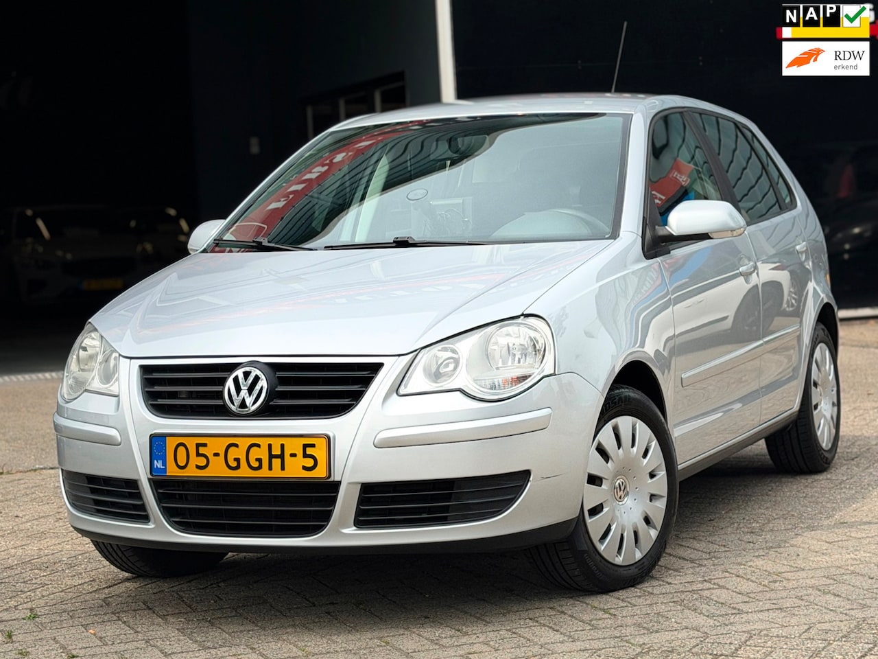 Volkswagen Polo - 1.4-16V Comfortline 5-DEURS AUTOMAAT AIRCO/CRUISE/ISOFIX | KEURIGE AUTO ! - AutoWereld.nl