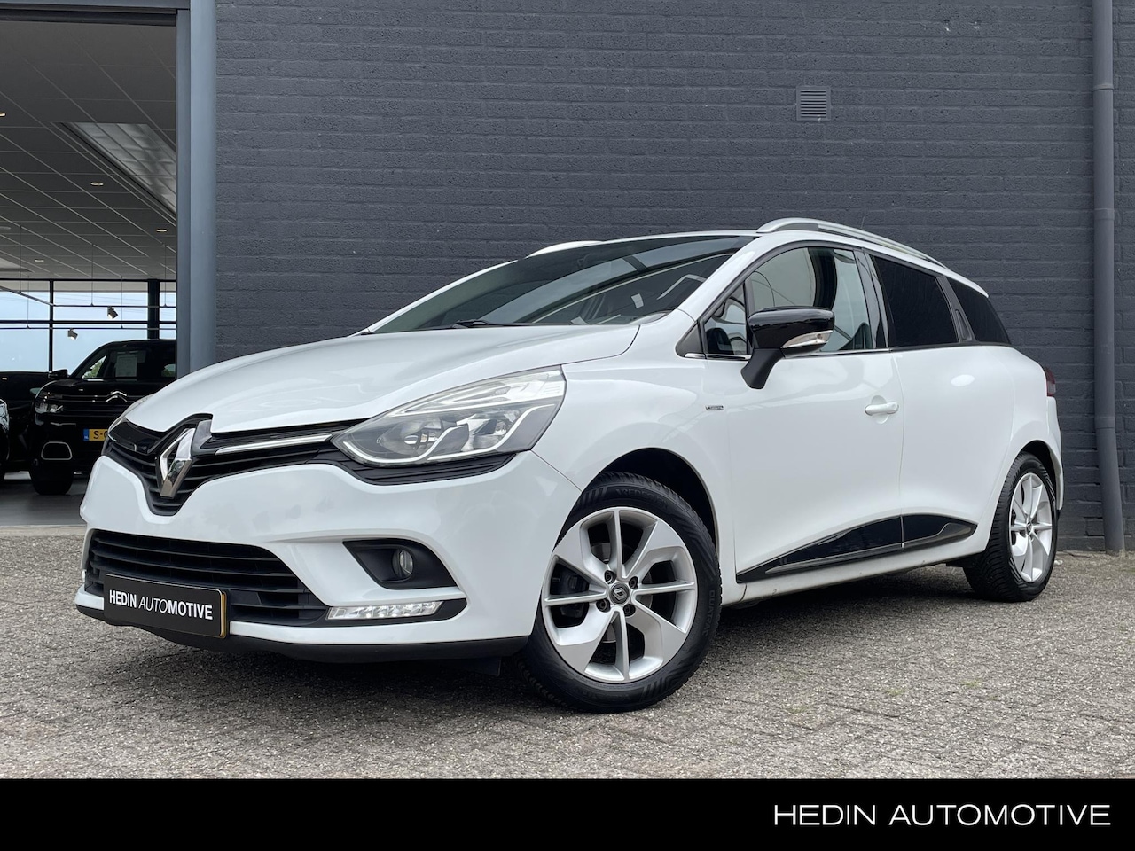 Renault Clio Estate - 1.2 TCe 4-Cilinder 120PK Limited | Airco | Cruise | Velgen | Navigatie - AutoWereld.nl