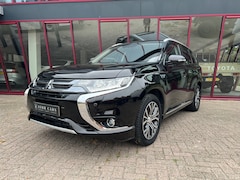Mitsubishi Outlander - 2.0 PHEV instyle+ | Org. NL | NAP | Dealer Onderhoud | AWD | Trekhaak | Pano | Keyless | L