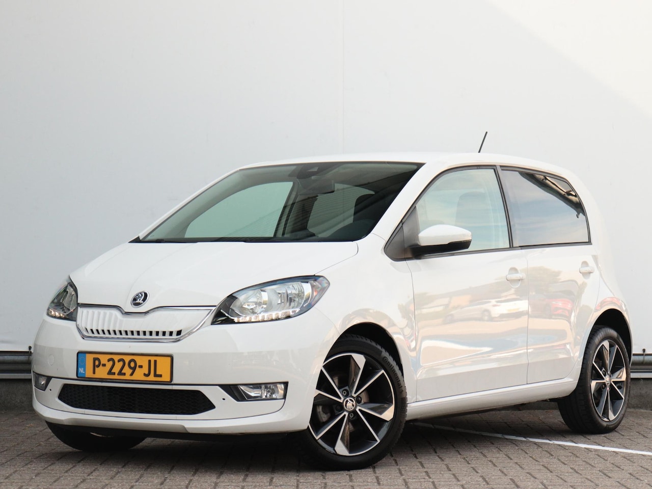 Skoda Citigo e-iV - EV Style | Stoelverwarming | Climate control | Verwarmbare buitenspiegels | Parkeersensore - AutoWereld.nl