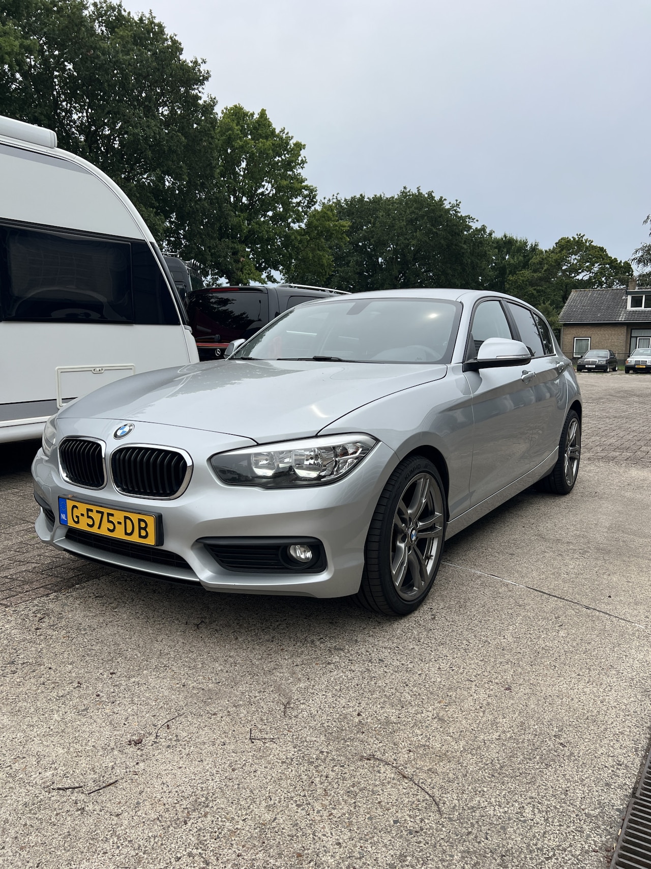 BMW 1-serie - 114d Centennial High Executive | APK tot 26-02-2027 | Navi | M-stuur | M-velgen | - AutoWereld.nl