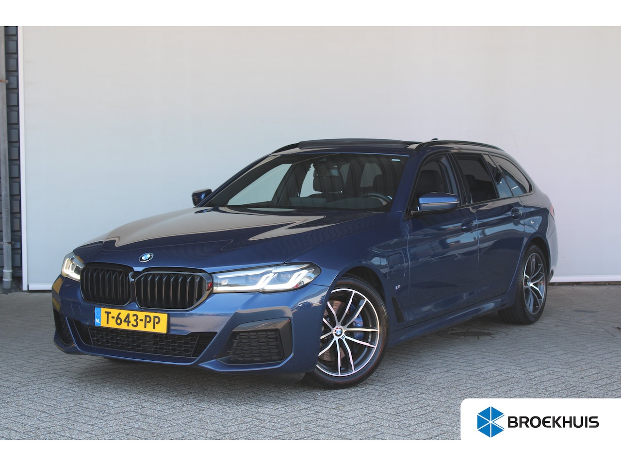 BMW 5-serie Touring - 530e xDrive High Executive | SOH 83% | Alcantara bekleding | Harman kardon audio | Apple c - AutoWereld.nl