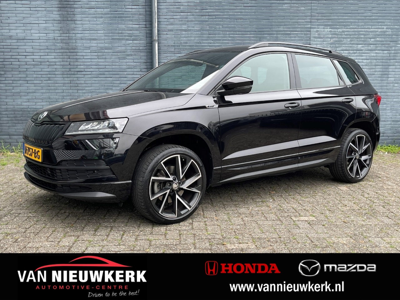 Skoda Karoq - 1.5 TSI Automaat 150pk Sportline Business | Trekhaak 1500KG | Navi & Carplay | Digitaal Da - AutoWereld.nl