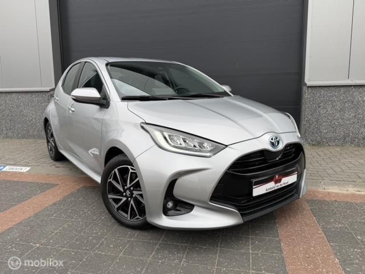 Toyota Yaris - 1.5 Hybrid Dynamic Garantie Carplay 8067km - AutoWereld.nl