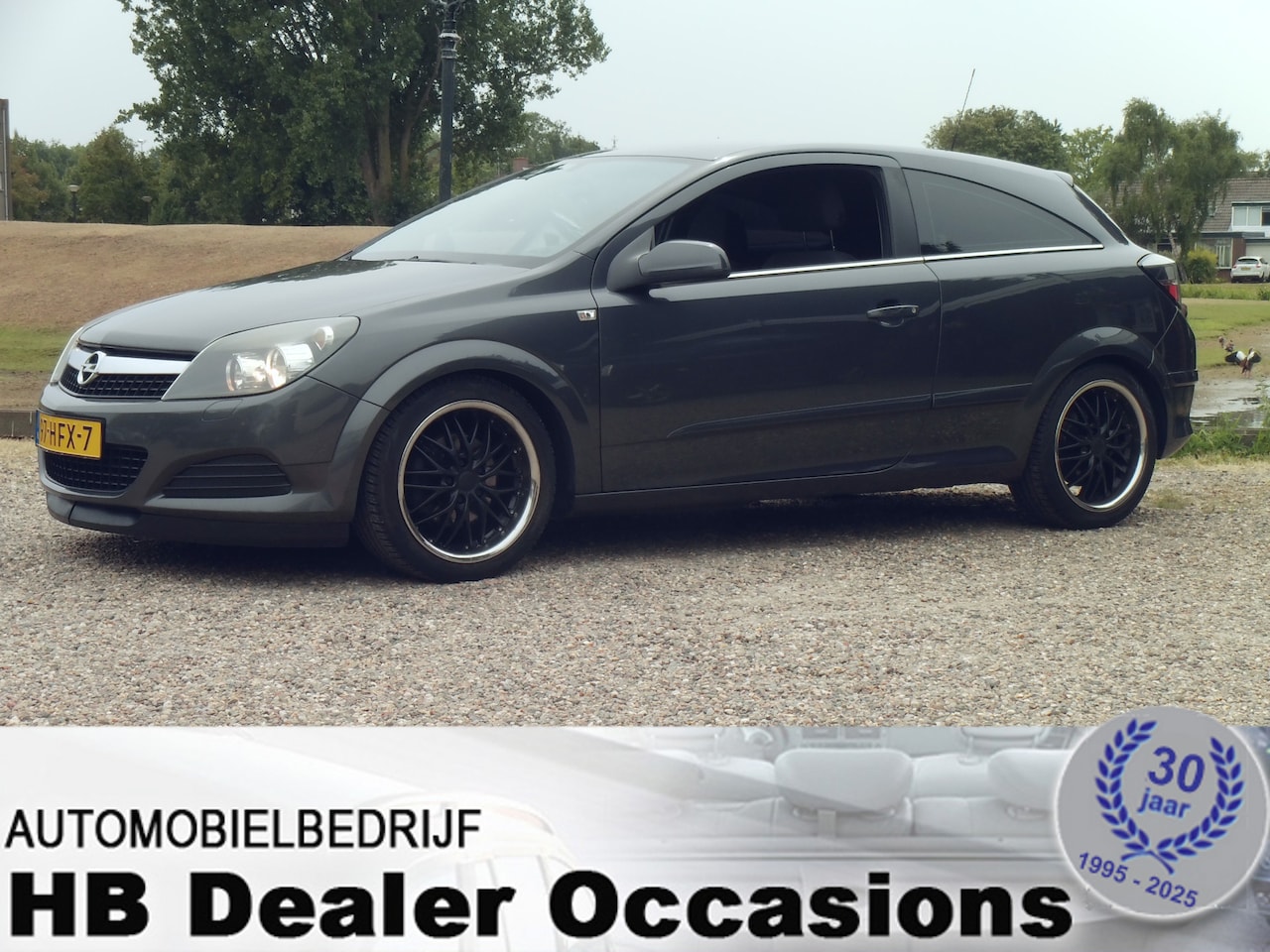 Opel Astra GTC - 1.6 Business - Airco - Navigatie - AutoWereld.nl