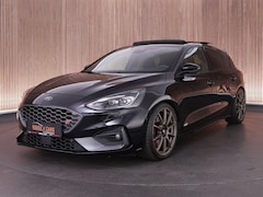 Ford Focus - ST-3 2.3 280pk |dealer onderhouden|19" sparco|panoramadak|head-up|B&O|adaptive LED|Apple c