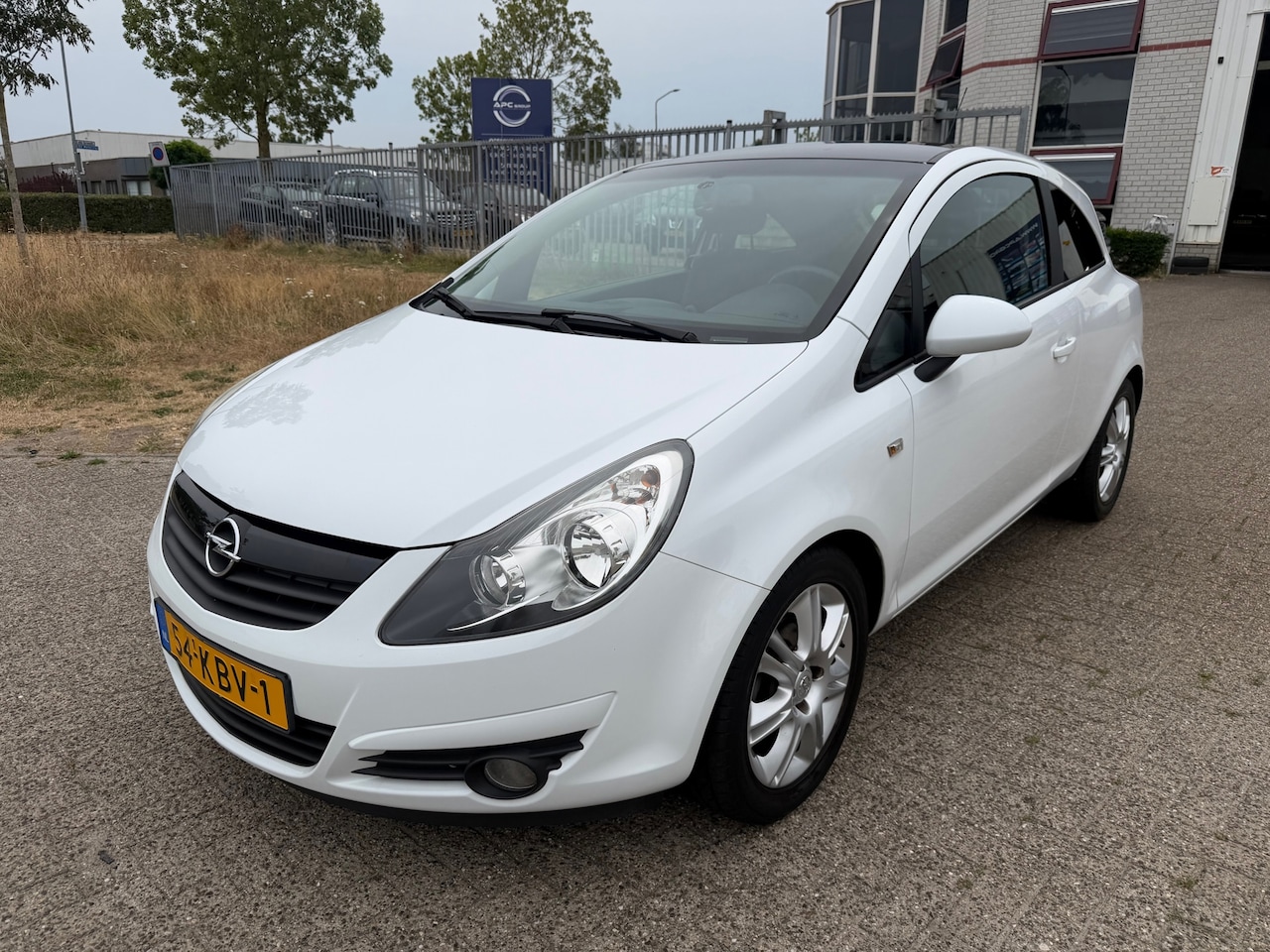 Opel Corsa - 1.4-16V Business | Niuewe APK - AutoWereld.nl