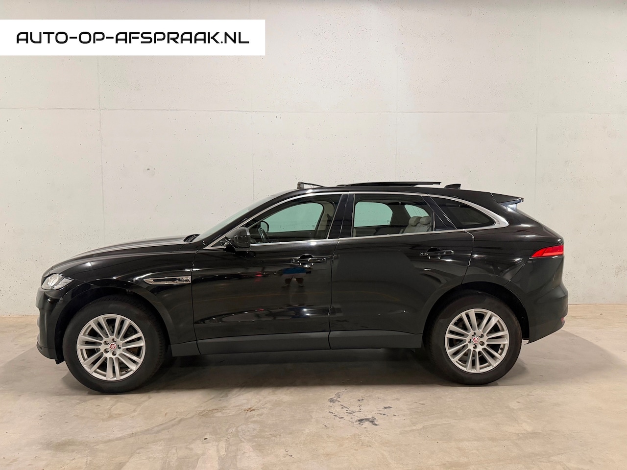 Jaguar F-Pace - 2.0 4x4 20d Pano Automaat Navi Leer Camera Trekhaak - AutoWereld.nl